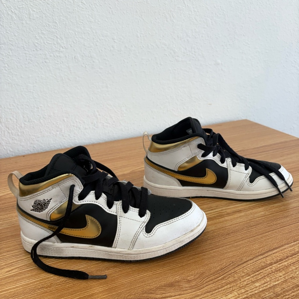 Nike Kids Sneakers Black Gold White Jordan’s